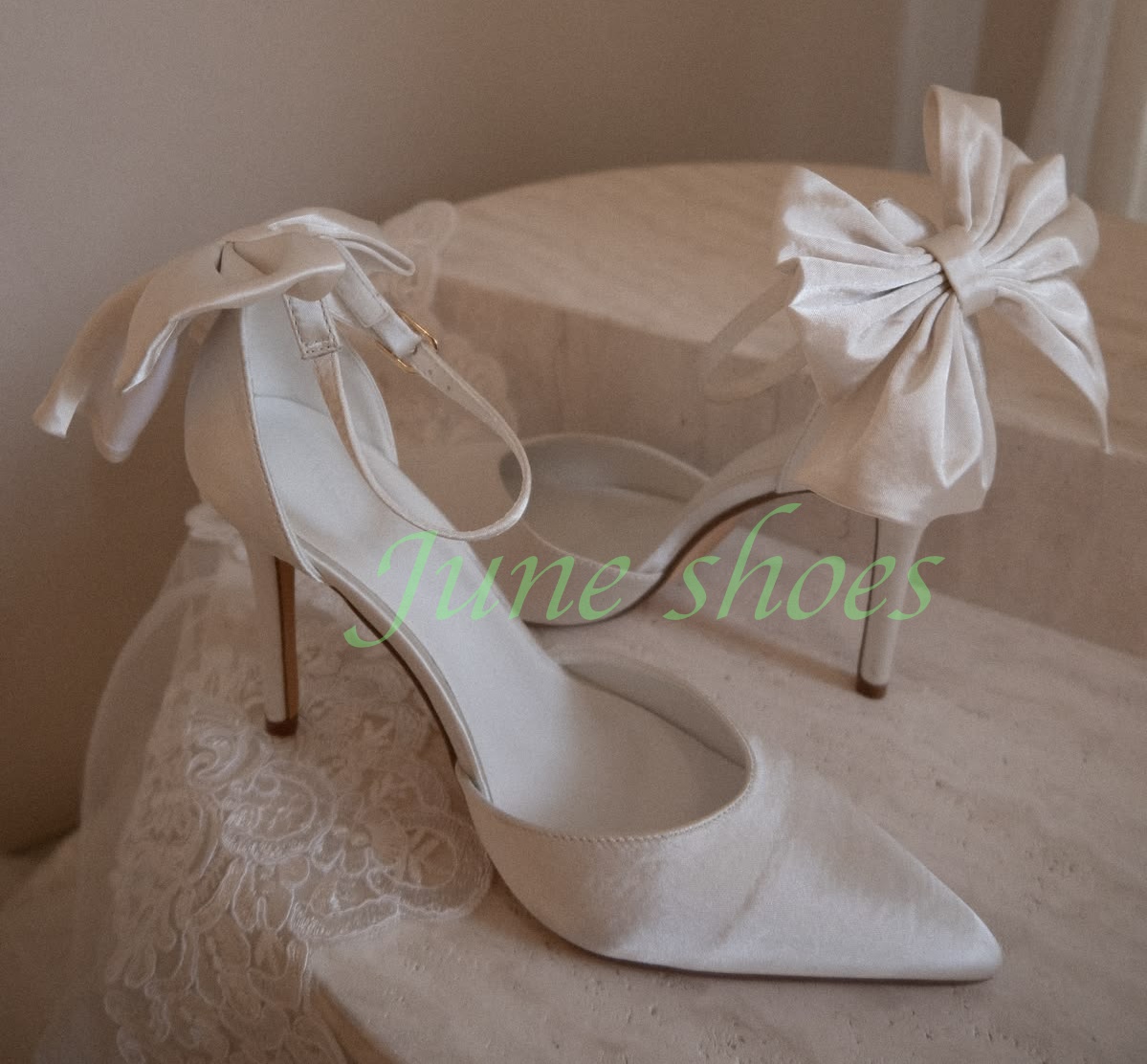 Dames Ivoor Satijn Puntige Tee - Slingback Heel Formal recensie en prijs